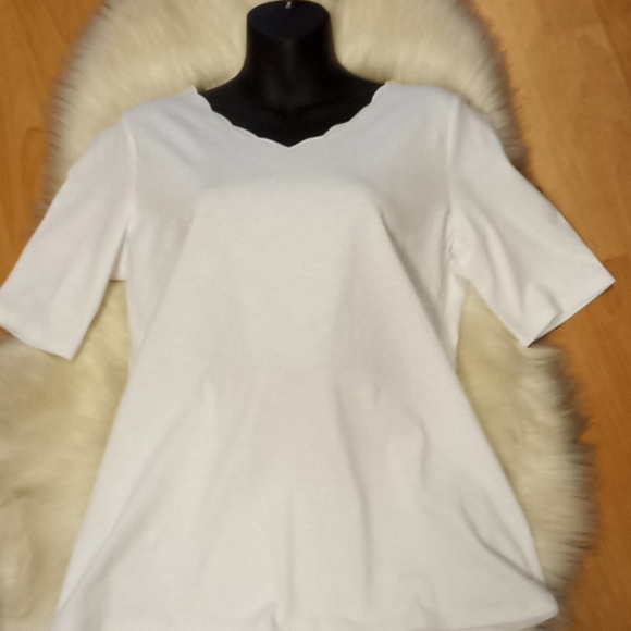 Lemon Way White Scalloped Neck Knit Top - Picture 12 of 13